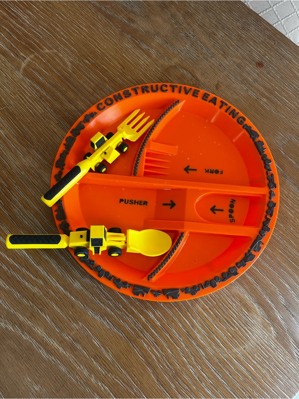 Construction eating set